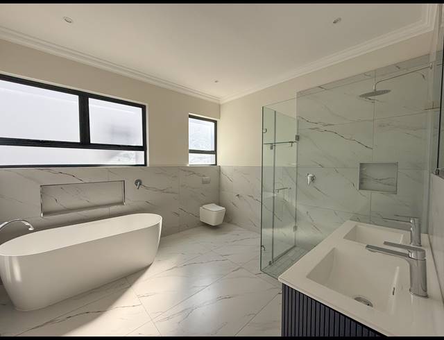 3 BEDROOM TOWNHOUSE FOR SALE IN SALT ROCK